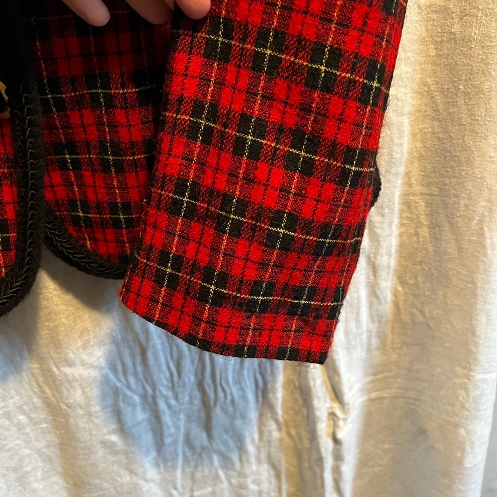 Vintage Pendleton Plus plaid blazer. Size 18. Red and black with gold buttons. - Picture 5 of 7